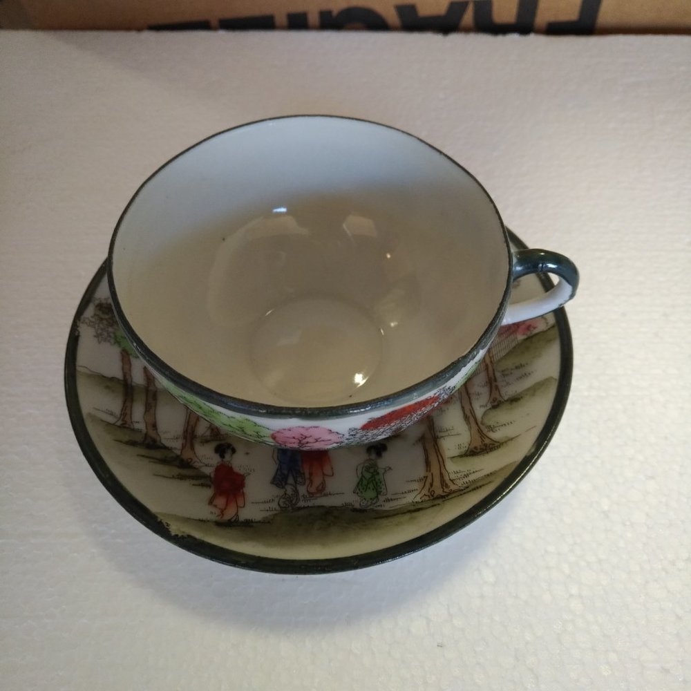 ANTIQUE JAPANESE GEISHA WOMEN PORCELAIN CUP/SAUCER